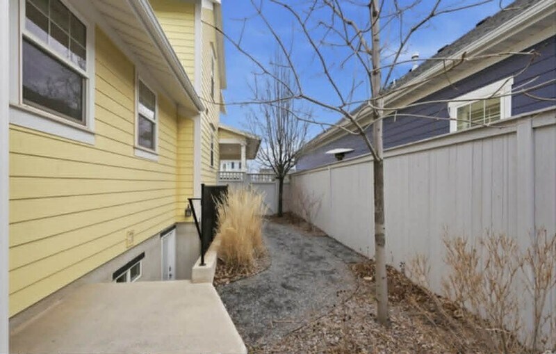 Building Photo - 10328 Yellow Knife Way