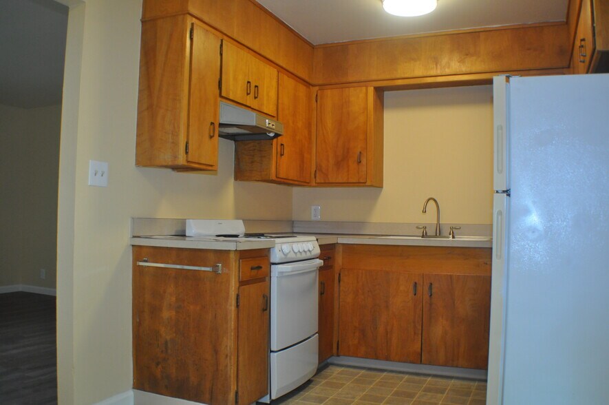 Building Photo - 404 Oak Street