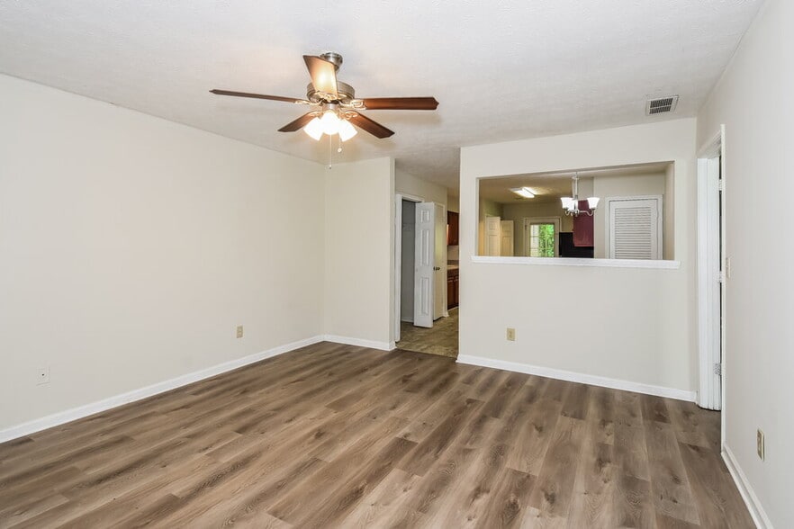 Building Photo - 320 Freeport Dr