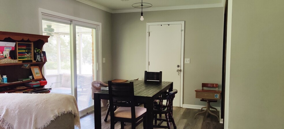 dining room - 102 Anna Ct