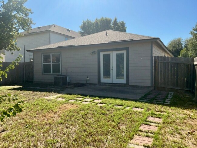 Building Photo - Adorable Move-In Ready 3/2 in Georgetown! ...