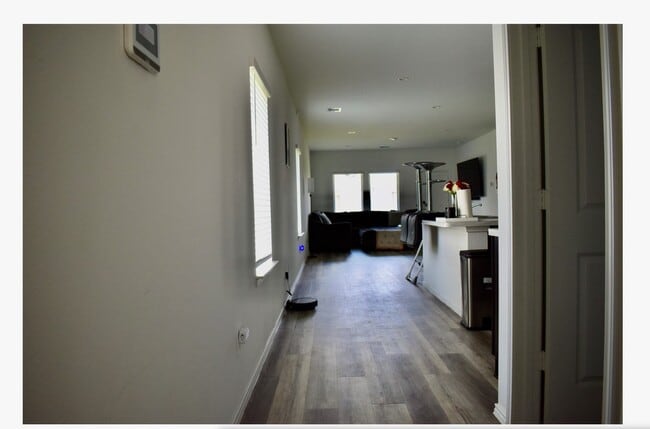 Building Photo - 1811 Legacy Hills Dr