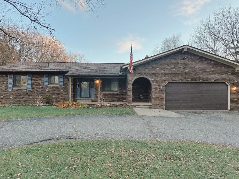 Primary Photo - 59415 Grand River Ave