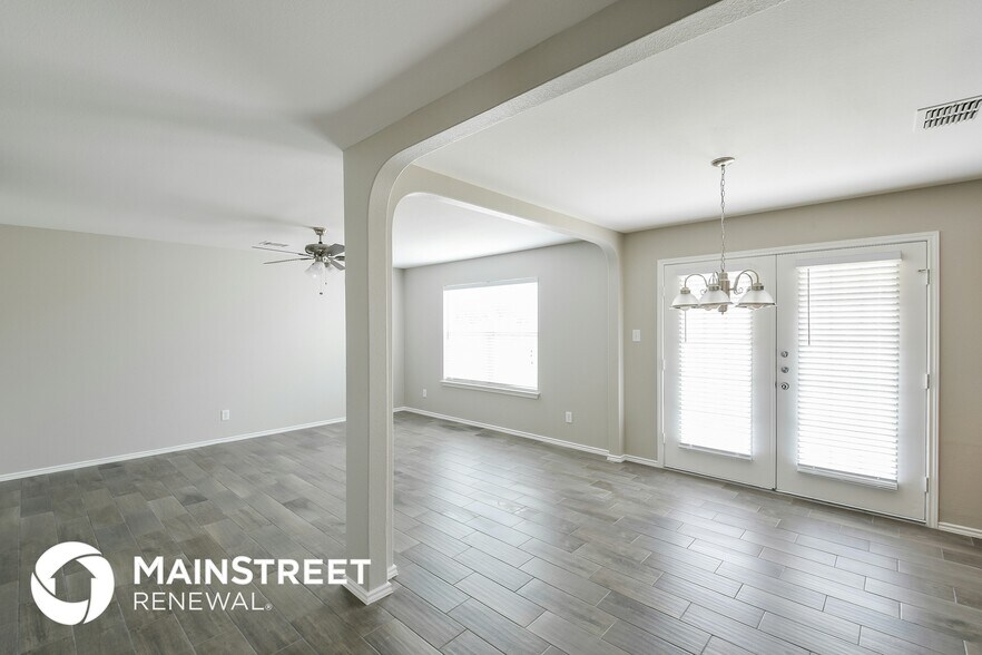 Building Photo - 9011 Walnut Springs