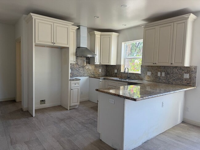 Building Photo - 2132