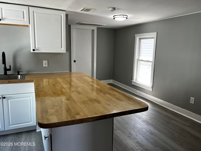 Building Photo - 644 Church St