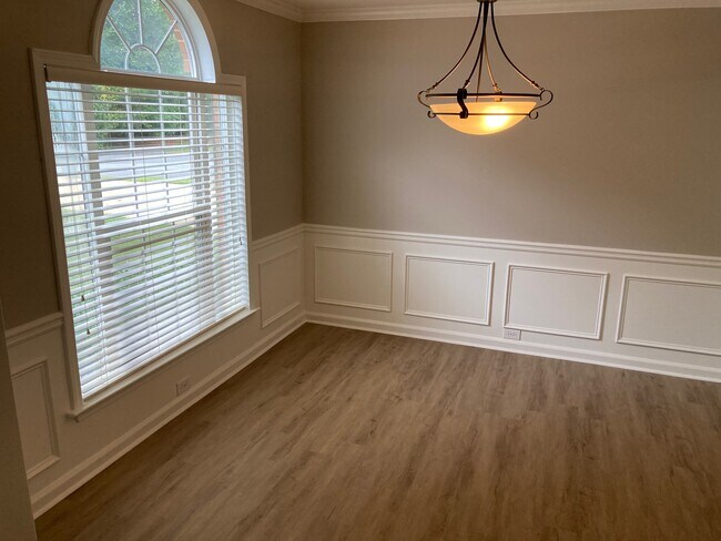 Building Photo - 2328 Leacroft Way