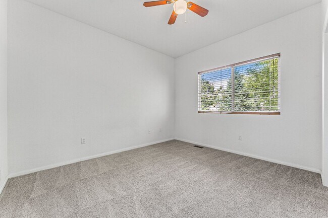Building Photo - 4-Bed Arvada Home w/ Bedroom & Full Bathro...