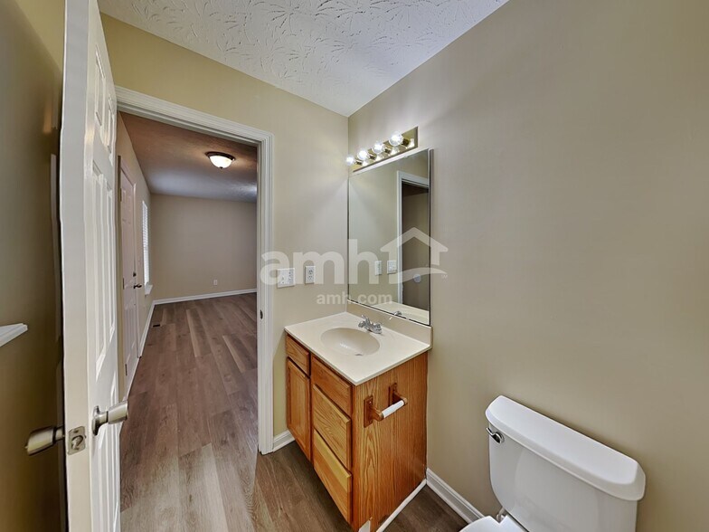 Building Photo - 11 Glenpark Ct