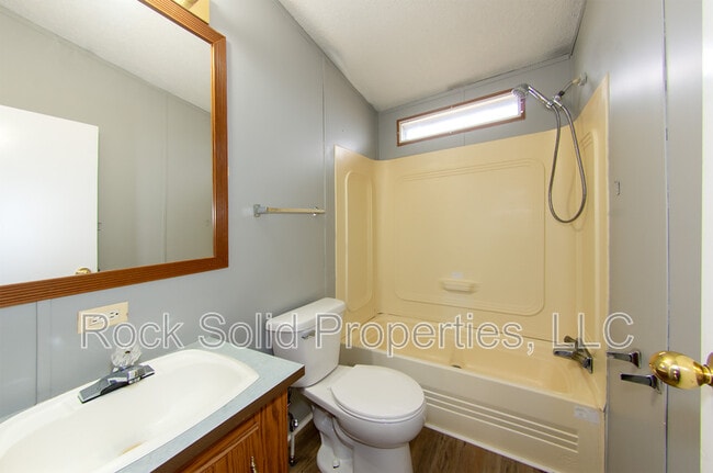 Building Photo - 1556 Rd 140