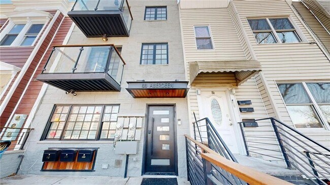 Building Photo - 88 Aberdeen St