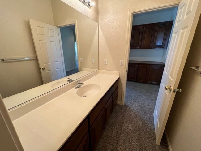 Building Photo - 2912 Medinah Way