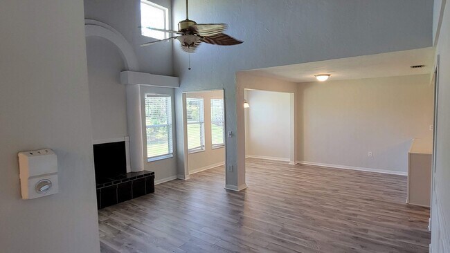 Building Photo - 3 beds 3 bath condo on the golf course