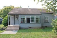 Building Photo - 3 Bedroom, 1.5 Bathroom House! Available now!