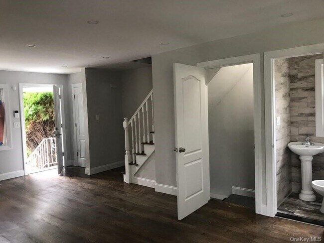 Building Photo - 137-31-137132 132nd Ave