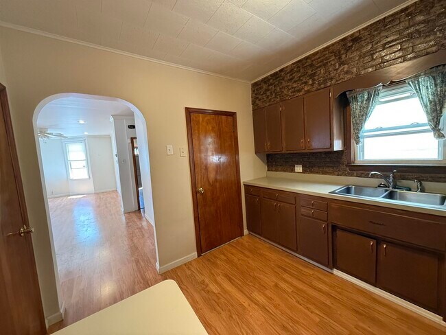 Building Photo - 381 Liberty Ave