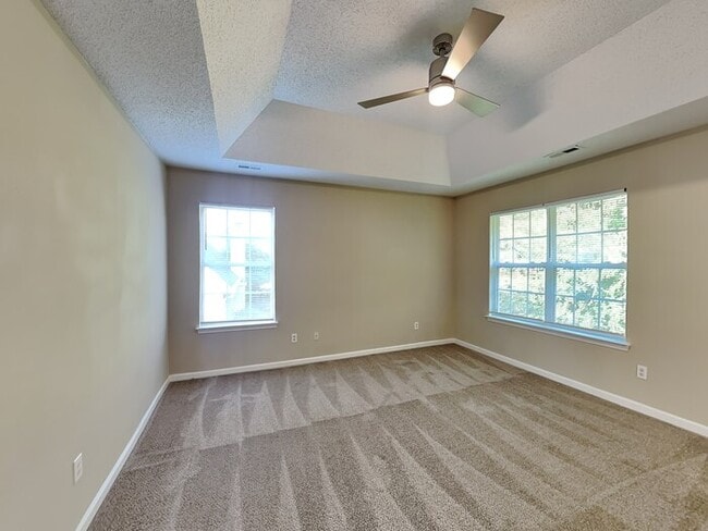 Building Photo - 6047 Hedgecrest Pl