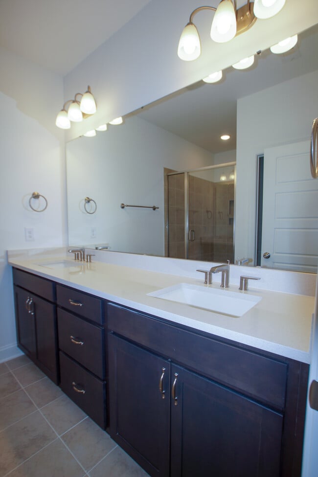 Building Photo - 2024 Eva Pearl Dr