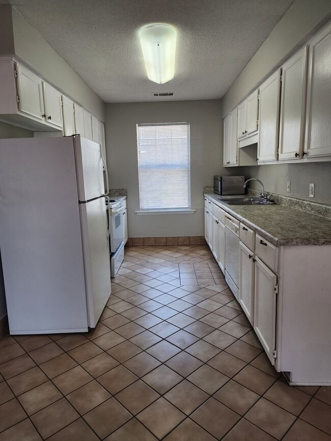 Building Photo - 3 bedroom, 2 bath Norwood home with new HVAC, new roof and fenced in backyard.