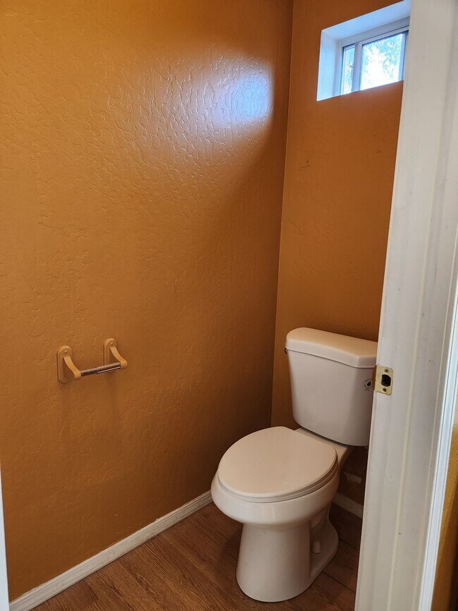 Building Photo - 93 S Rainbow Dr