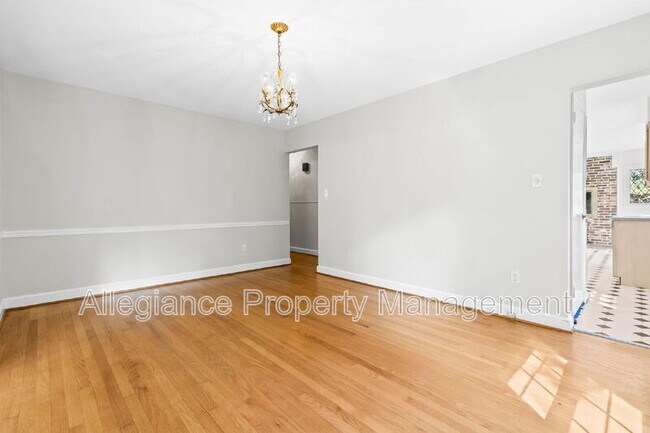 Building Photo - 3548 N Valley St