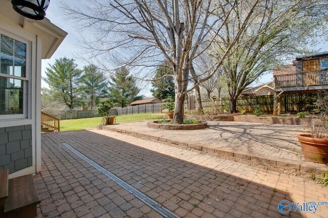 Building Photo - 501 Brenda Dr
