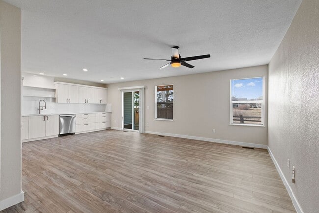 Building Photo - Beautifully Remodeled 3-Bedroom Townhome!