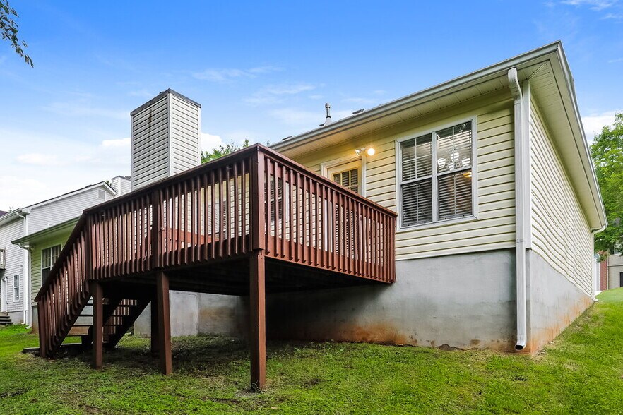 Building Photo - 10990 Knotty Pine Pl