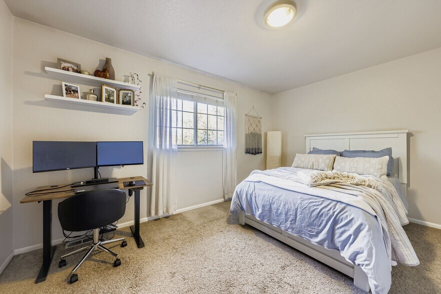 Building Photo - 7451 Bradburn Blvd