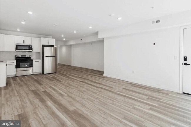 Primary Photo - 890 N 42nd St