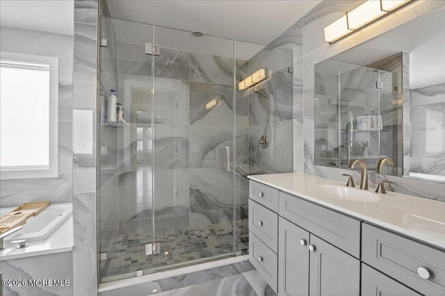 Building Photo - 475 Monmouth Pl