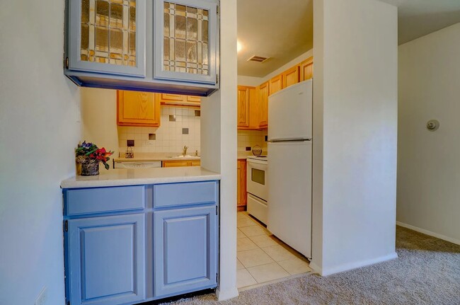 Building Photo - Fully Furnished ! Apartment in the Heart o...