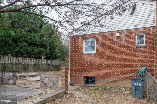 Building Photo - 3903 Fairview Dr