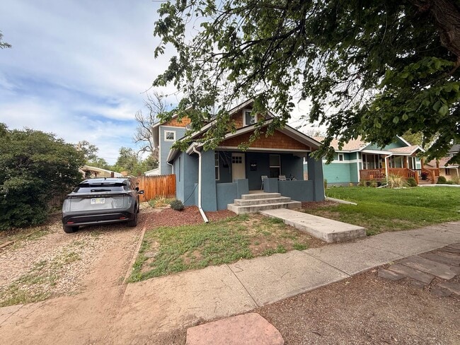 Building Photo - Spacious 4-Bedroom Home in the Heart of Edgewater