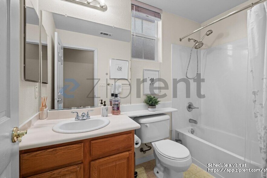 Building Photo - 521 Black Walnut Pl