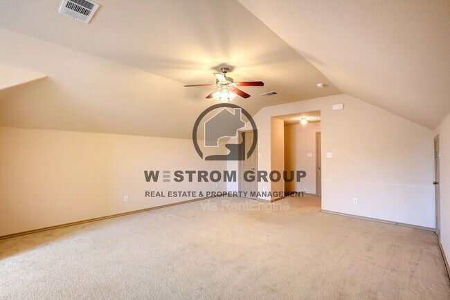 Building Photo - 3217 Hornbeam St