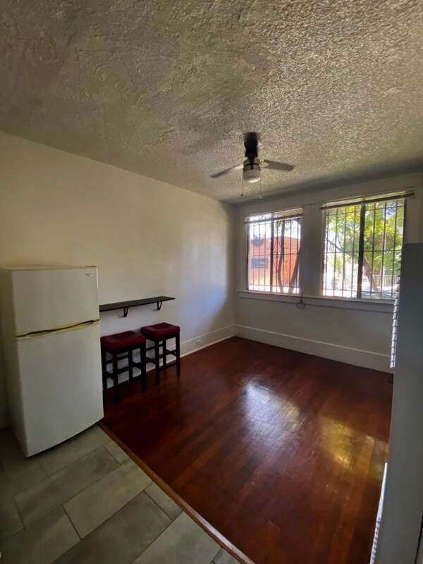 Building Photo - 1114 Poinsettia Dr