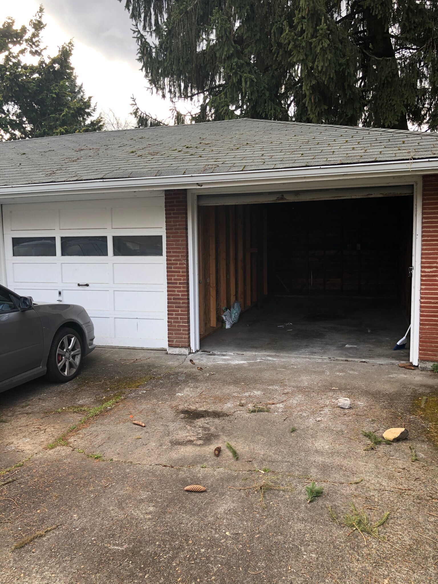 Garage - 3712 Kauffman Ave