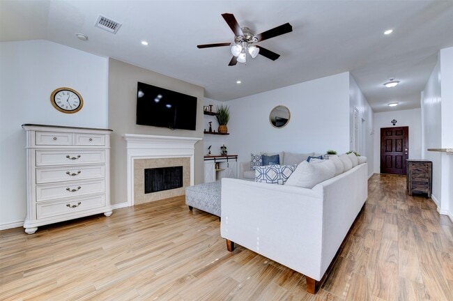 Building Photo - 1423 Sand Lake Ln