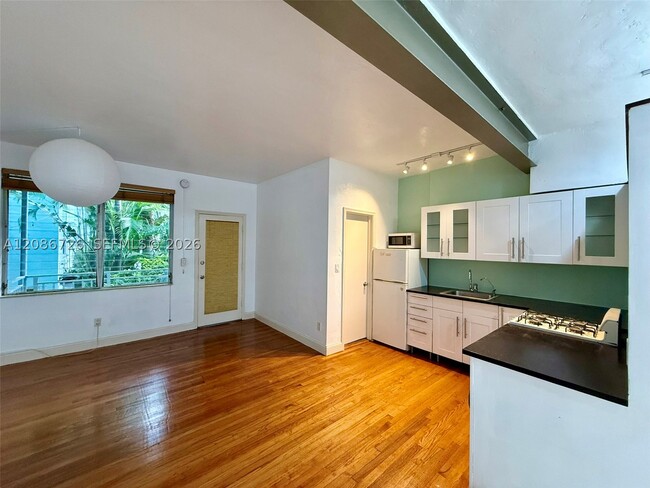 Building Photo - 135 3rd St