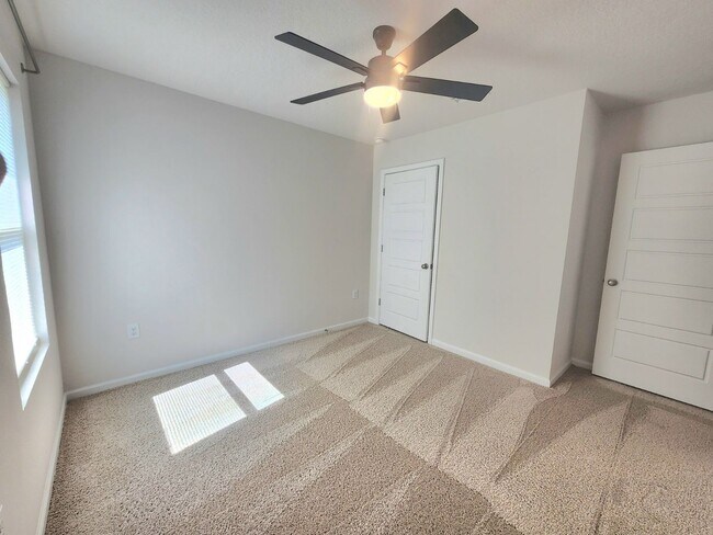 Building Photo - Perfectly Located, Pet Friendly, 4/2 Home ...