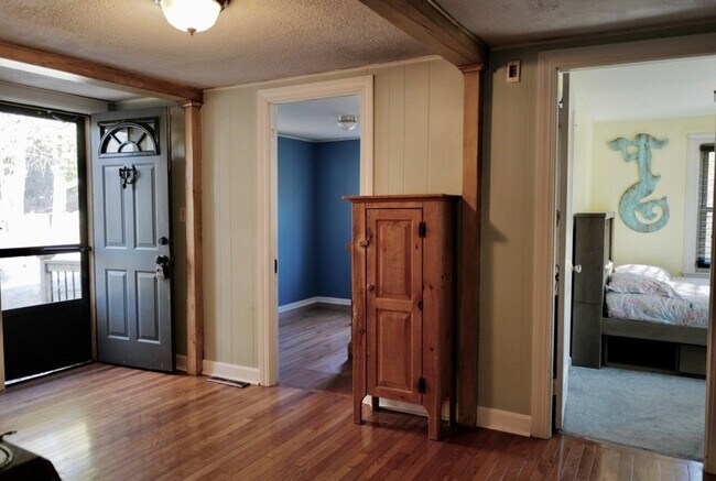 Building Photo - 252 Cedar St