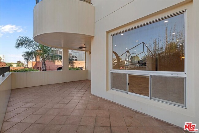 Building Photo - 235 Main St