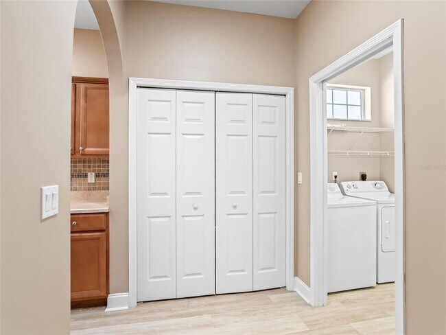 Building Photo - 3836 SW 33rd Terrace