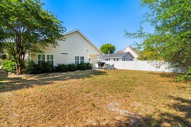 Building Photo - Coastal Living at its Best: Charming 3-Bedroom Near the Beach