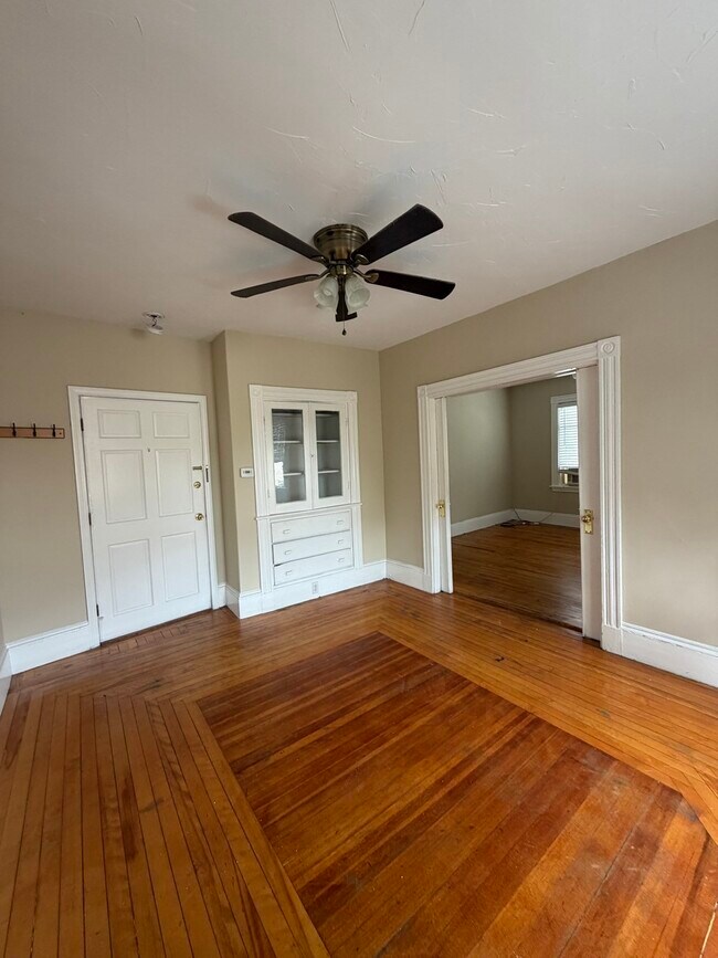 Building Photo - 253 Whitwell St