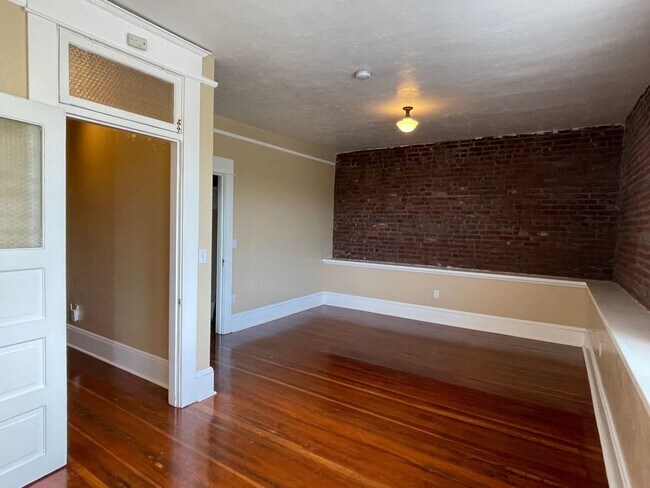 Building Photo - 1008 N Killingsworth St
