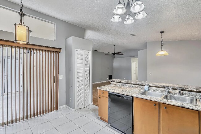 Building Photo - 24139 Twin Ct