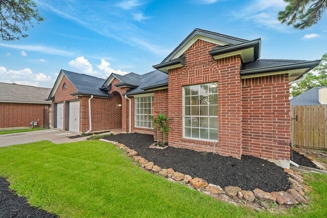 Building Photo - 22719 Old Church Ln