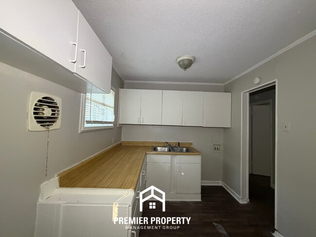 Building Photo - 1493 Rebecca St